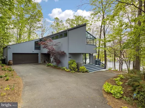Exterior - 2005 Cutwater Ct, Reston, VA 20191 photo 2 of 15