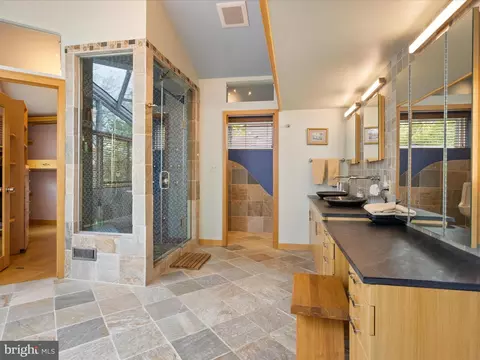 Bath - 2005 Cutwater Ct, Reston, VA 20191 photo 5 of 9