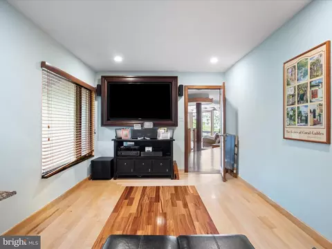 Living - 2005 Cutwater Ct, Reston, VA 20191 photo 2 of 8