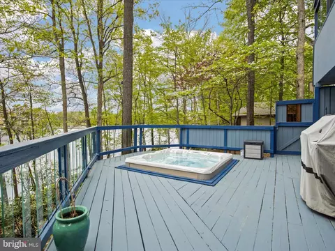 Exterior - 2005 Cutwater Ct, Reston, VA 20191 photo 9 of 15
