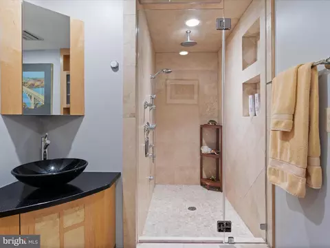 Bath - 2005 Cutwater Ct, Reston, VA 20191 photo 2 of 9