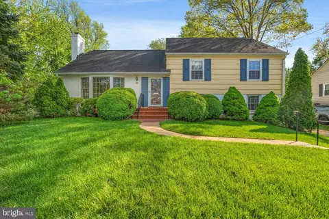 1107 Croton Dr, Alexandria, VA 22308