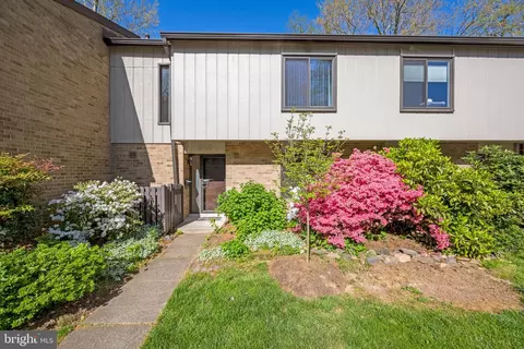 1705 Ivy Oak Sq, Reston, VA 20190