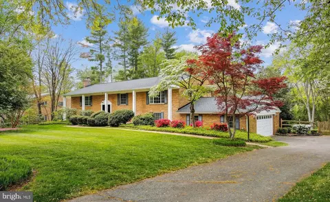 3110 Trenholm Dr, Oakton, VA 22124