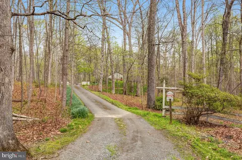 925 Leigh Mill Rd, Great Falls, VA 22066
