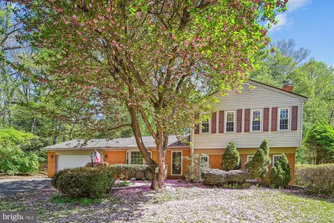 2911 Bree Hill Rd, Oakton, VA 22124