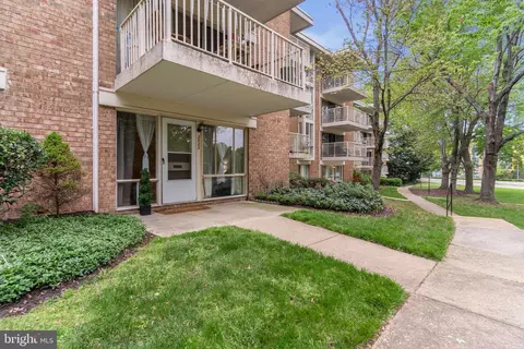 2523 Huntington Ave #25, Alexandria, VA 22303