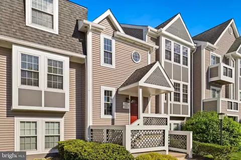 12924 Grays Pointe Rd #B, Fairfax, VA 22033