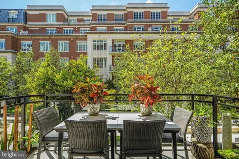 6900 Fleetwood Rd #309, Mclean, VA 22101