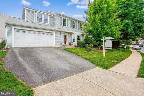 13114 Willoughby Point Dr, Fairfax, VA 22033