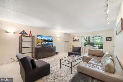 Living - 7600 Tremayne Pl #103, Mclean, VA 22102 photo 2 of 4