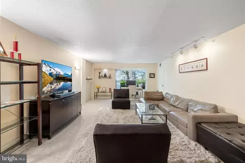 Living - 7600 Tremayne Pl #103, Mclean, VA 22102 photo 1 of 4