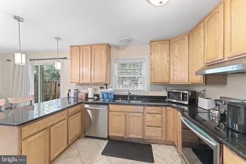 8054 Powderbrook Ln, Springfield, VA 22153 photo 10
