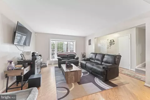 8054 Powderbrook Ln, Springfield, VA 22153 photo 3