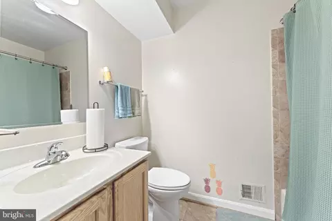 8054 Powderbrook Ln, Springfield, VA 22153 photo 17