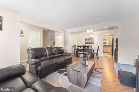 8054 Powderbrook Ln, Springfield, VA 22153 photo 2