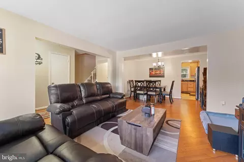 8054 Powderbrook Ln, Springfield, VA 22153 photo 4
