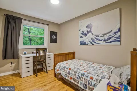 Bedroom - 5642 Inverchapel Rd, Springfield, VA 22151 photo 6 of 12