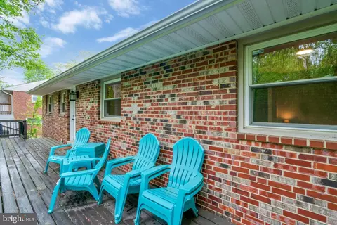 Exterior - 5642 Inverchapel Rd, Springfield, VA 22151 photo 6 of 19