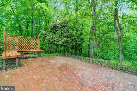 Exterior - 5642 Inverchapel Rd, Springfield, VA 22151 photo 15 of 19