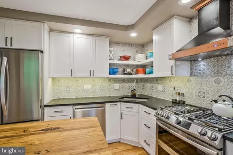 Kitchen - 5642 Inverchapel Rd, Springfield, VA 22151 photo 6 of 6