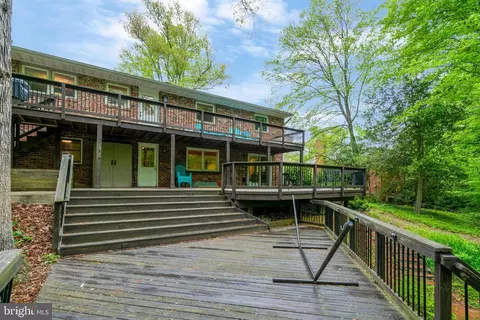 Exterior - 5642 Inverchapel Rd, Springfield, VA 22151 photo 11 of 19