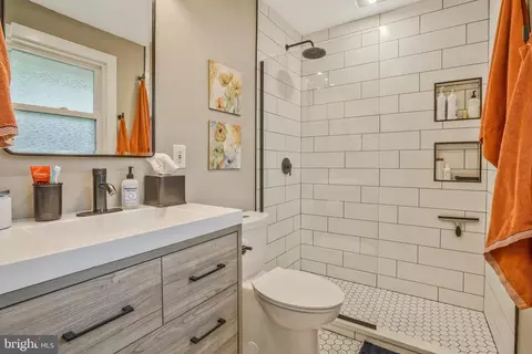 Bath - 5642 Inverchapel Rd, Springfield, VA 22151 photo 1 of 4
