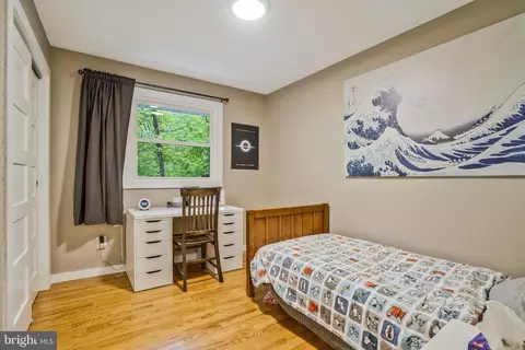 Bedroom - 5642 Inverchapel Rd, Springfield, VA 22151 photo 7 of 12
