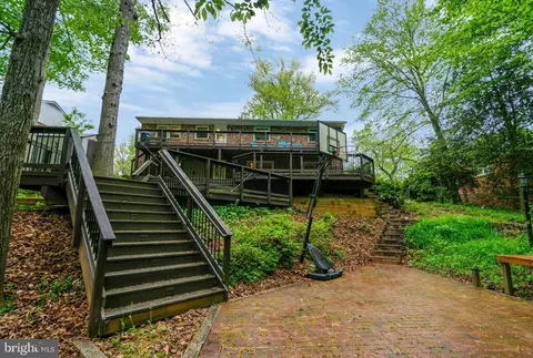Exterior - 5642 Inverchapel Rd, Springfield, VA 22151 photo 13 of 19