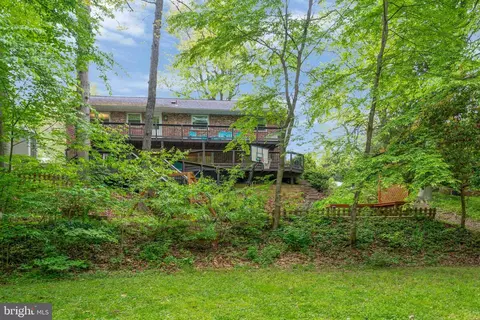Exterior - 5642 Inverchapel Rd, Springfield, VA 22151 photo 17 of 19