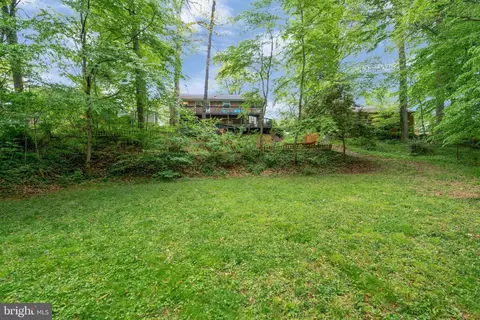 Exterior - 5642 Inverchapel Rd, Springfield, VA 22151 photo 18 of 19
