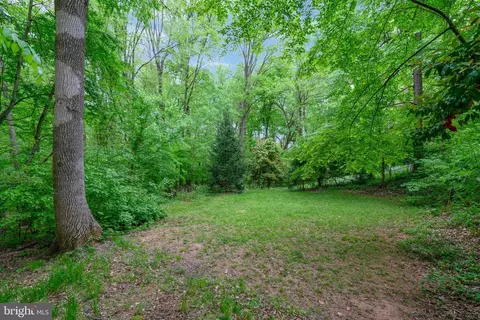 Exterior - 5642 Inverchapel Rd, Springfield, VA 22151 photo 16 of 19
