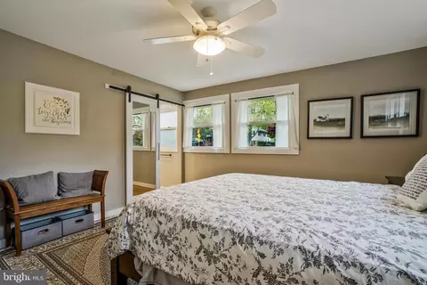 Bedroom - 5642 Inverchapel Rd, Springfield, VA 22151 photo 4 of 12