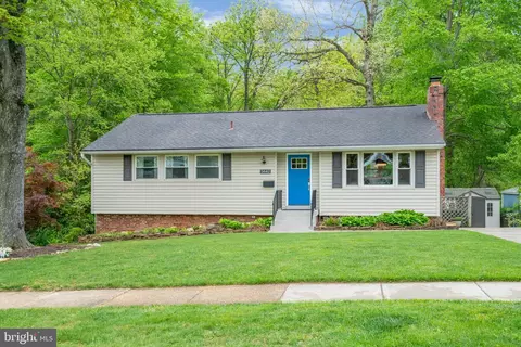 Exterior - 5642 Inverchapel Rd, Springfield, VA 22151 photo 3 of 19