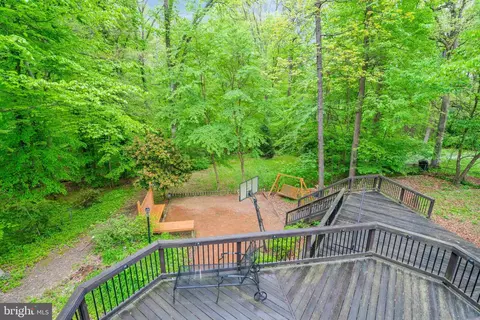 Exterior - 5642 Inverchapel Rd, Springfield, VA 22151 photo 5 of 19