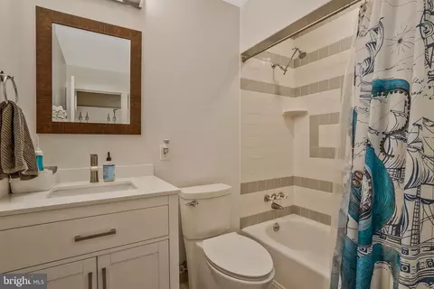 Bath - 5642 Inverchapel Rd, Springfield, VA 22151 photo 3 of 4