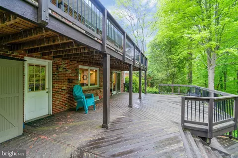 Exterior - 5642 Inverchapel Rd, Springfield, VA 22151 photo 10 of 19