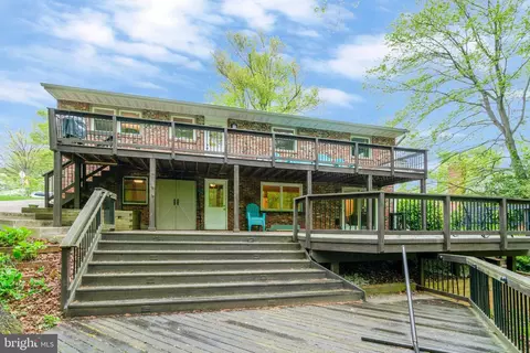 Exterior - 5642 Inverchapel Rd, Springfield, VA 22151 photo 2 of 19
