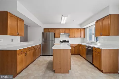 Kitchen - 8733 Stone Hill Pl, Springfield, VA 22153 photo 2 of 3