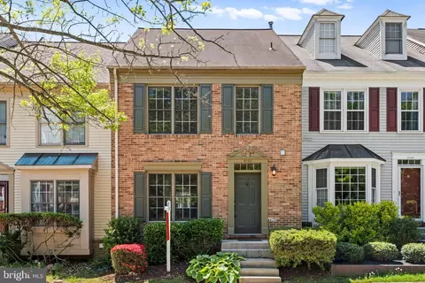 8733 Stone Hill Pl, Springfield, VA 22153