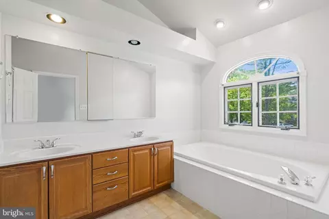 Bath - 8733 Stone Hill Pl, Springfield, VA 22153 photo 1 of 3
