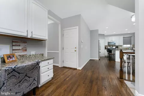 Entry Way - 7728 Tea Table Dr, Lorton, VA 22079 photo 3 of 4