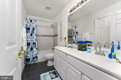 Bath - 7728 Tea Table Dr, Lorton, VA 22079 photo 3 of 4