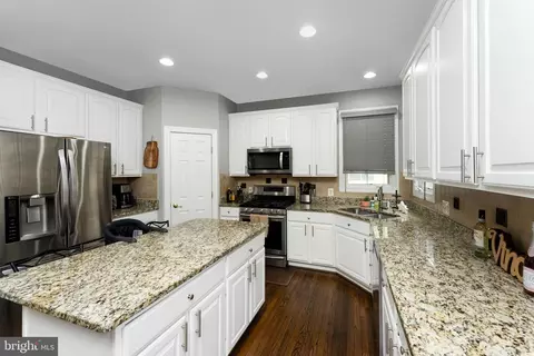 Kitchen - 7728 Tea Table Dr, Lorton, VA 22079 photo 2 of 2