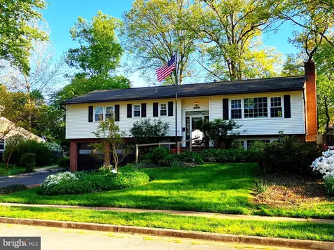 8317 Bound Brook Ln, Alexandria, VA 22309