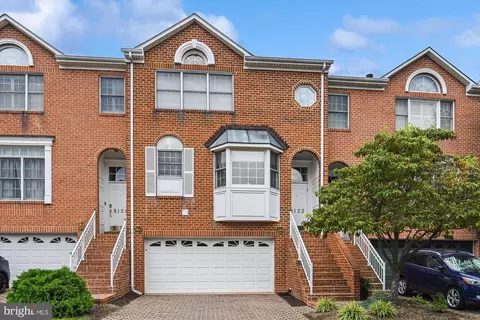 8122 Madrillon Ct, Vienna, VA 22182