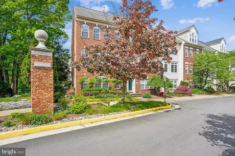5437 Cheyenne Knoll Pl, Alexandria, VA 22312