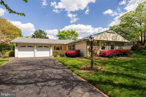 13021 Maple View Ln, Fairfax, VA 22033