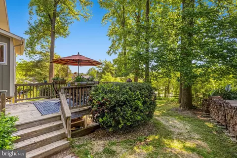 Exterior - 1923 Poole Ln, Mclean, VA 22101 photo 9 of 16