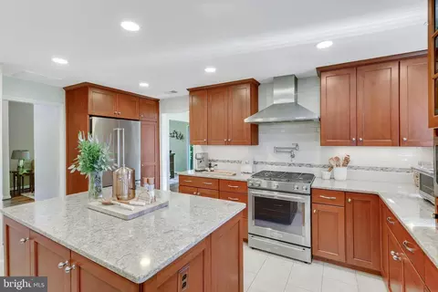 Kitchen - 1923 Poole Ln, Mclean, VA 22101 photo 9 of 11